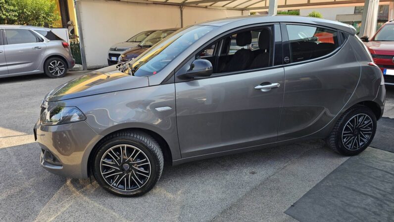 
								Lancia Y 1.0 FireFly Ibrida 68cv – 2021 full									
