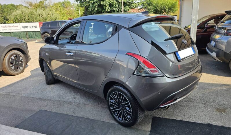
								Lancia Y 1.0 FireFly Ibrida 68cv – 2021 full									