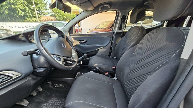 
								Lancia Y 1.0 FireFly Ibrida 68cv – 2021 full									