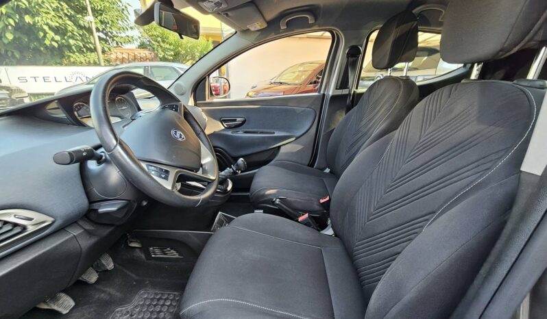 
								Lancia Y 1.0 FireFly Ibrida 68cv – 2021 full									