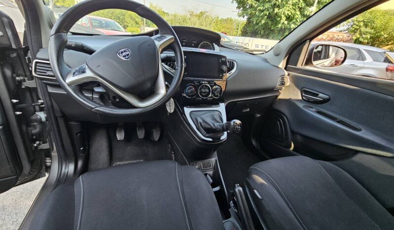 
								Lancia Y 1.0 FireFly Ibrida 68cv – 2021 full									