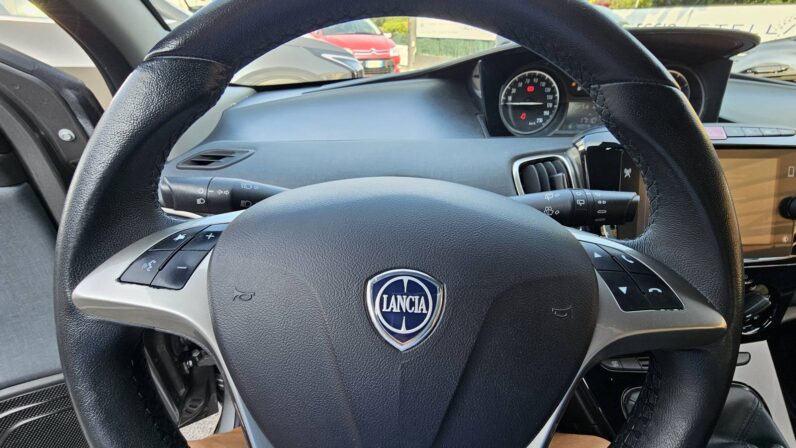 
								Lancia Y 1.0 FireFly Ibrida 68cv – 2021 full									