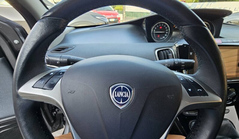 
								Lancia Y 1.0 FireFly Ibrida 68cv – 2021 full									