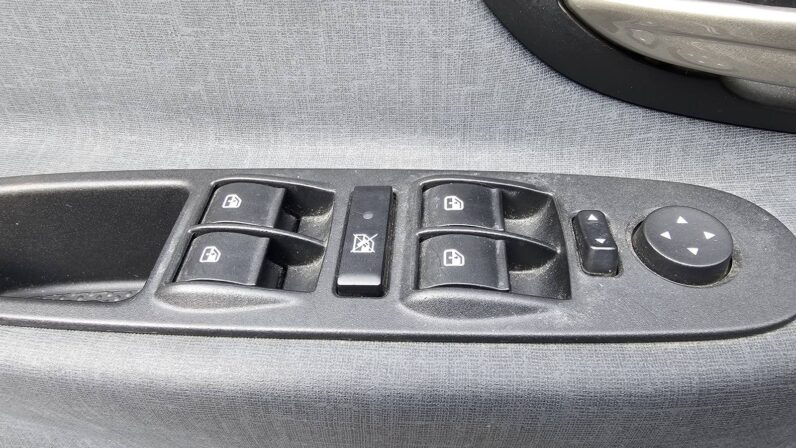 
								Lancia Y 1.0 FireFly Ibrida 68cv – 2021 full									