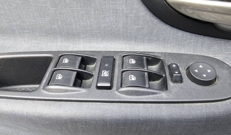 
								Lancia Y 1.0 FireFly Ibrida 68cv – 2021 full									
